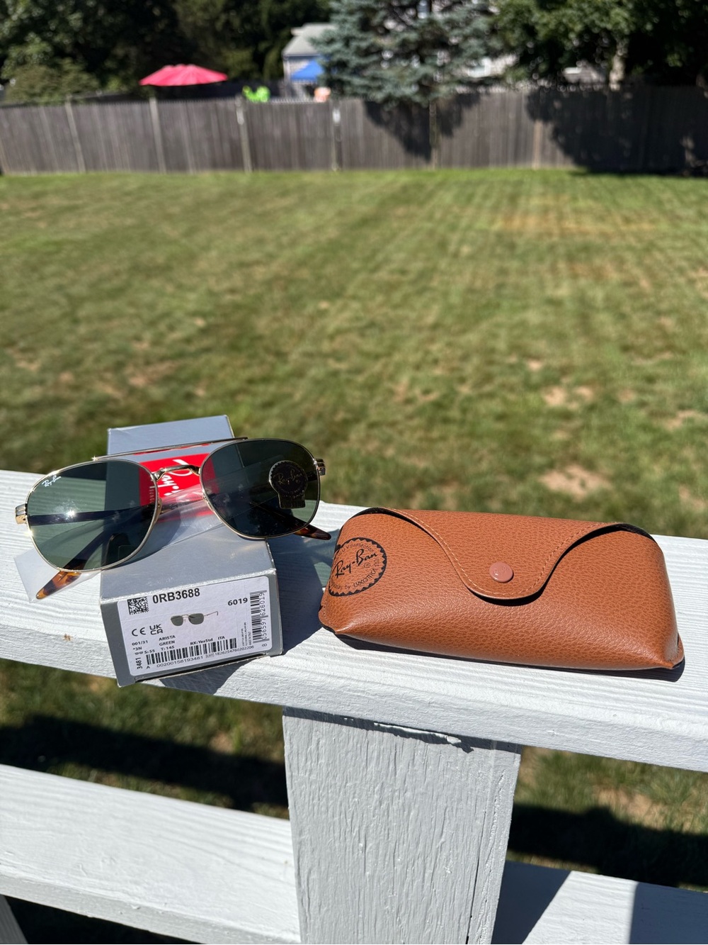 Ray-Ban unisex Green Lens Sunglasses with Brown Leather Case-Brand New